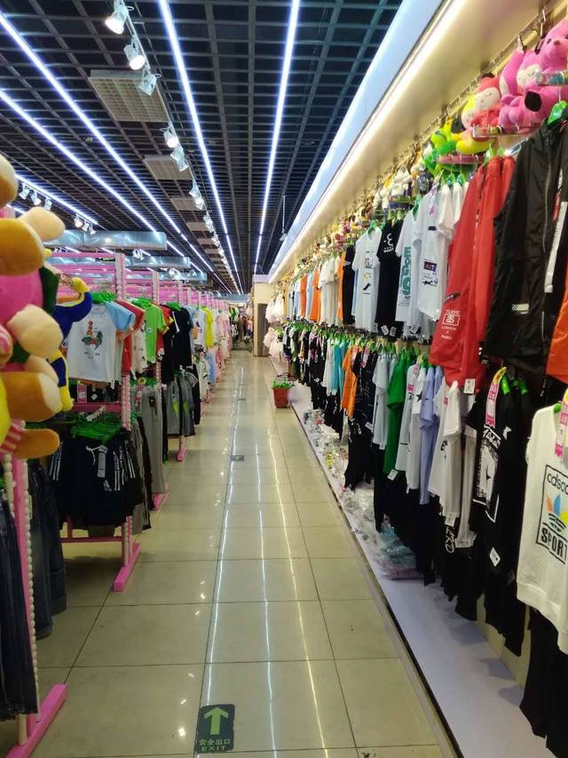 八鋼首家服裝批發(fā)城父親節(jié)男士專屬福利 進(jìn)店有禮，時尚與實惠兼得